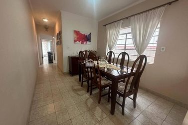 Casa &agrave; venda - 300m&sup2; - Centro
