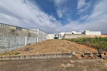 Terreno &agrave; venda - 200m&sup2; - Jardim Mirante