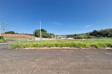 Terreno &agrave; venda - 241m&sup2; - Jardim Village