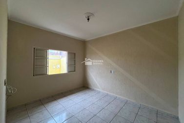 Casa para alugar - 200m&sup2; - Jardim Ip&ecirc;