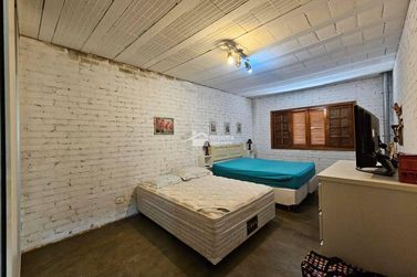 Casa &agrave; venda - 300m&sup2; - Centro