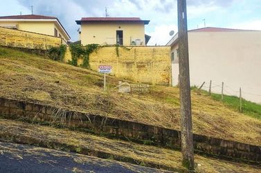 Terreno &agrave; venda - 300m&sup2; - Jardim Mantiqueira II