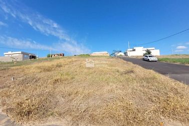 Terreno &agrave; venda - 200m&sup2; - Veredas da Serra