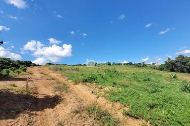 Terreno &agrave; venda - 27000m&sup2; - Clube Campestre