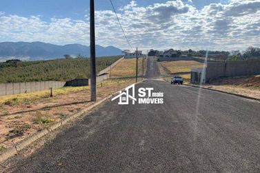Terreno &agrave; venda - 300m&sup2; - Condominio Village
