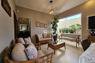 Casa &agrave; venda - 300m&sup2; - Vila Buzato