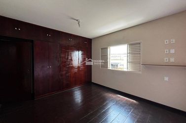 Casa &agrave; venda - 274m&sup2; - Centro
