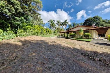 Ch&aacute;cara &agrave; venda - 10000m&sup2; - Zona Rural