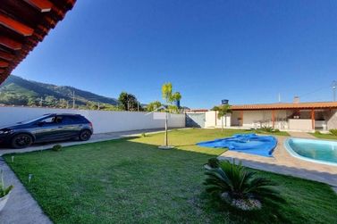 Ch&aacute;cara &agrave; venda - 150m&sup2; - Zona Rural