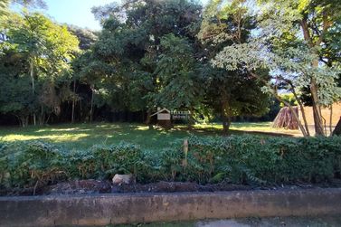 Terreno &agrave; venda - 300m&sup2; - Jardim do Lago