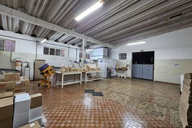 Sal&atilde;o Comercial &agrave; venda - 250m&sup2; - Centro