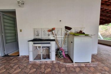 S&iacute;tio &agrave; venda - 180m&sup2; - Zona Rural