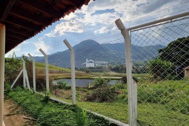 S&iacute;tio &agrave; venda - 180m&sup2; - Zona Rural