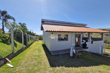 Ch&aacute;cara &agrave; venda - 100m&sup2; - Bairro Santa Luzia