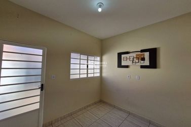 Casa para alugar - 100m&sup2; - Jardim Rio Negro