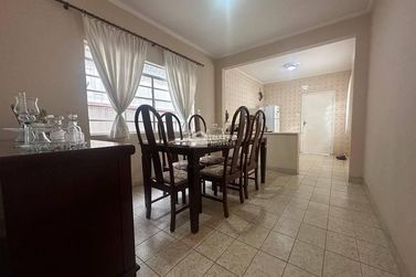 Casa &agrave; venda - 300m&sup2; - Centro