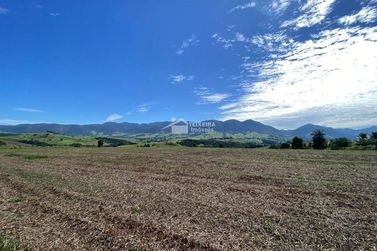 Terreno &agrave; venda - 4000m&sup2; - Retirinho