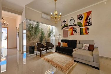 Casa &agrave; venda - 300m&sup2; - Vila Buzato