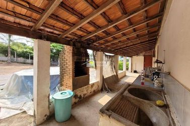 Ch&aacute;cara &agrave; venda - 190m&sup2; - Zona Rural