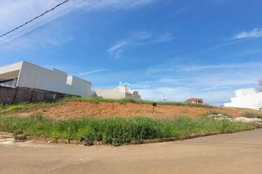 Terreno &agrave; venda - 334m&sup2; - Portal da Mantiqueira