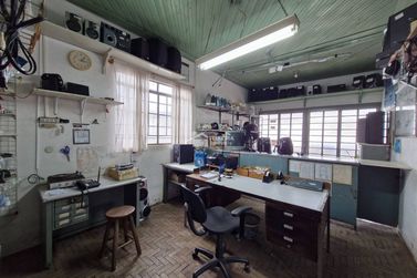 Sala Comercial &agrave; venda - 218m&sup2; - Centro