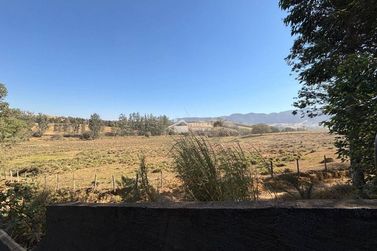 Ch&aacute;cara &agrave; venda - 130m&sup2; - Centro