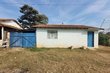 S&iacute;tio &agrave; venda - 200m&sup2; - Zona Rural