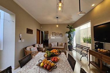 Casa &agrave; venda - 300m&sup2; - Vila Buzato