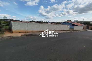 Terreno &agrave; venda - 315m&sup2; - Morada dos P&aacute;ssaros