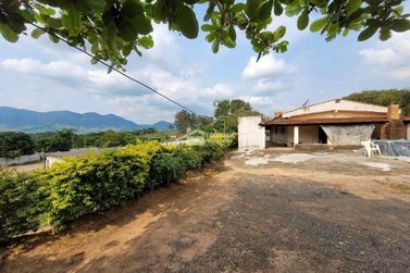 Ch&aacute;cara &agrave; venda - 190m&sup2; - Zona Rural