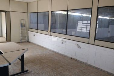 Sal&atilde;o Comercial &agrave; venda - 1000m&sup2; - 