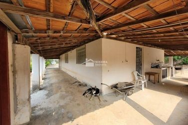 Ch&aacute;cara &agrave; venda - 190m&sup2; - Zona Rural