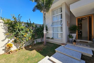 Casa &agrave; venda - 300m&sup2; - Vila Buzato