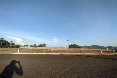 Terreno &agrave; venda - 535m&sup2; - Village