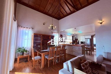 Casa &agrave; venda - 240m&sup2; - Jardim Panorama