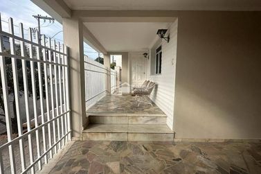 Casa &agrave; venda - 300m&sup2; - Centro