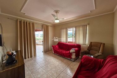 Sobrado &agrave; venda - 286m&sup2; - Pirapitinga
