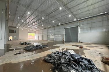 Sal&atilde;o Comercial para alugar - 860m&sup2; - Trade Park