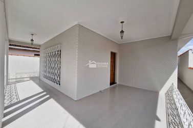 Casa &agrave; venda - 200m&sup2; - Centro