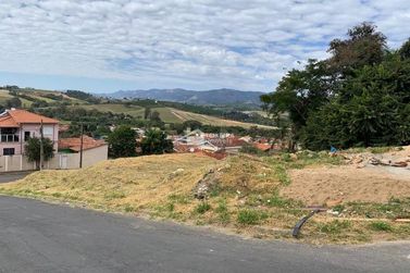 Terreno &agrave; venda - 180m&sup2; - Colina da S&oacute;vis