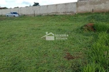 Terreno &agrave; venda - 1076m&sup2; - Cipriana