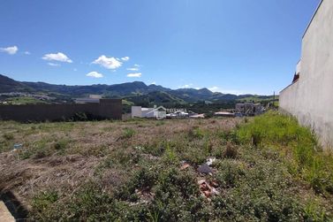 Terreno &agrave; venda - 300m&sup2; - Veredas da Serra