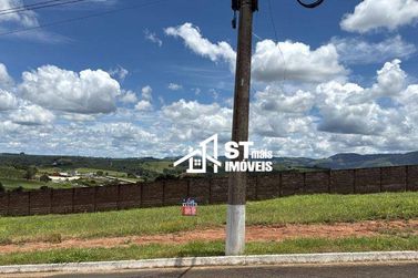 Terreno &agrave; venda - 300m&sup2; - Condominio Village