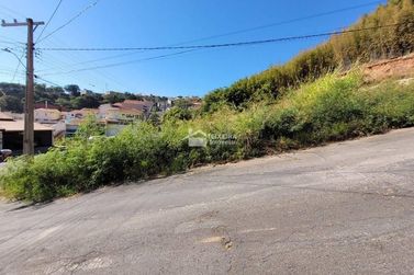 Terreno &agrave; venda - 300m&sup2; - Jardim Pirapitinga