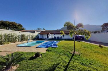 Ch&aacute;cara &agrave; venda - 150m&sup2; - Zona Rural