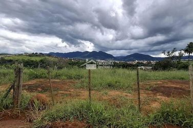 Terreno &agrave; venda - 1200m&sup2; - Zona Rural