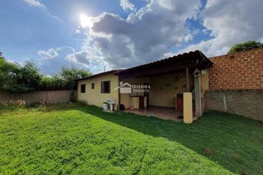Ch&aacute;cara &agrave; venda - 650m&sup2; - Bairro Retirinho