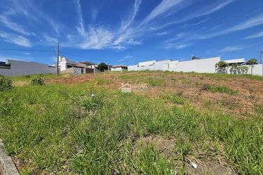 Terreno &agrave; venda - 200m&sup2; - Jardim Mirante