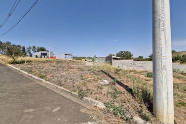 Terreno &agrave; venda - 254m&sup2; - Jardim Village