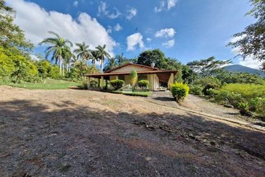 Ch&aacute;cara &agrave; venda - 10000m&sup2; - Zona Rural